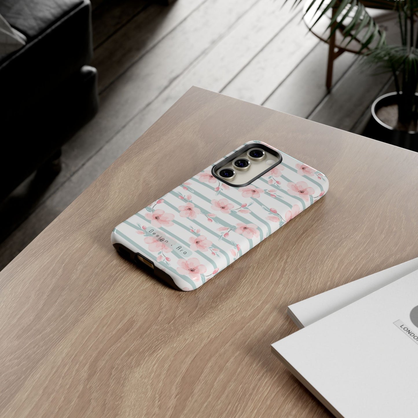 Květinový obal na telefon – odolné pouzdro s elegantními růžovými květy