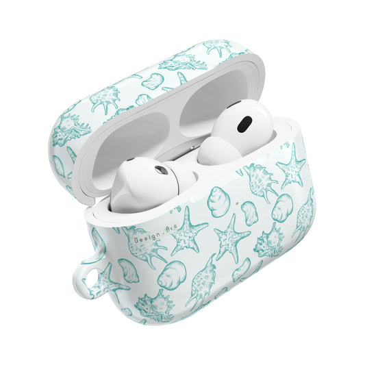 AirPods pouzdro s motivem mořských mušlí na světlém podkladu